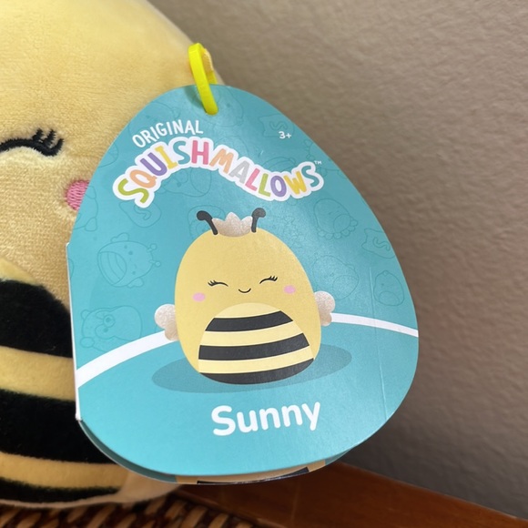 Squishmallow- Sunny is a Bee!! - Picture 3 of 4